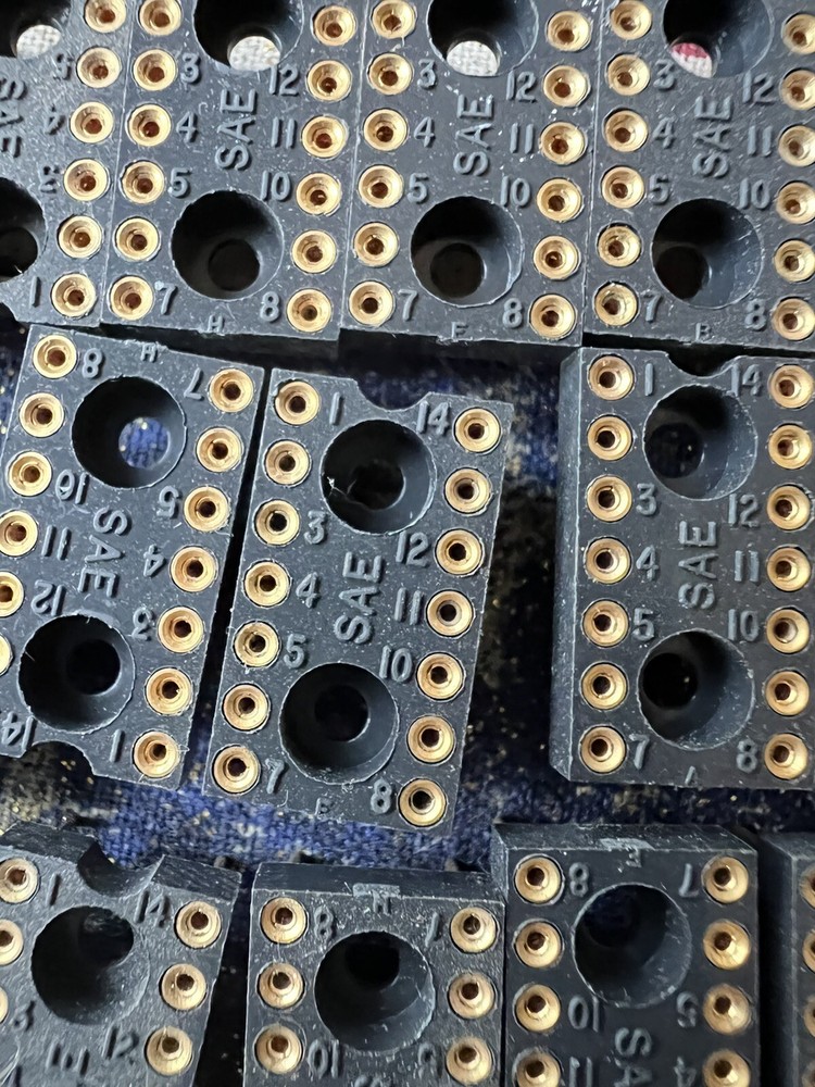 ** Quantity 115 ** Lot AMP DIP IC Socket 14 pin sockets