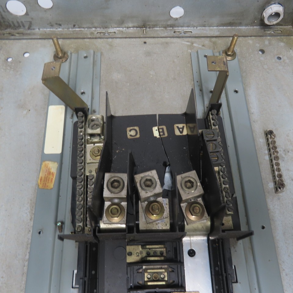 Square D MH41 Type 1 225A Ser E1 Breaker Panelboard 42-Space