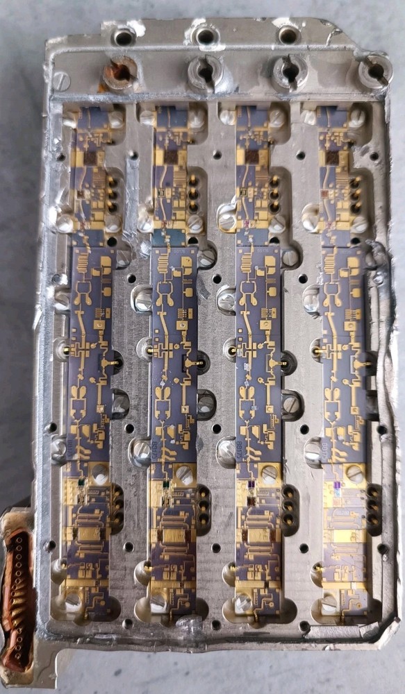 Military high-frequency microwave module of phase/amplitude adder-difference typ