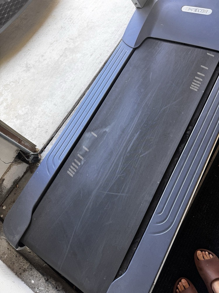 Precor | TRM835 V2 Treadmill w/ P30 Console