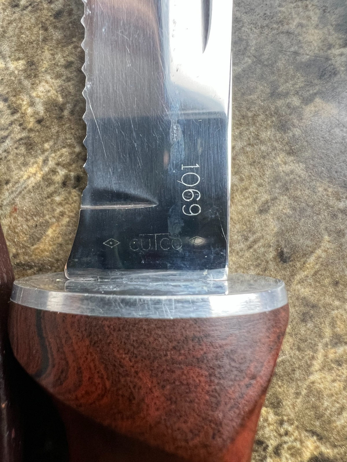 Cutco #1069 Serrated Hunting Knife Brown Handle Leather Case