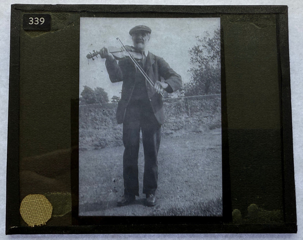 MAGIC LANTERN SLIDE OLD MAN PLAYING VIOLIN 1900s 339