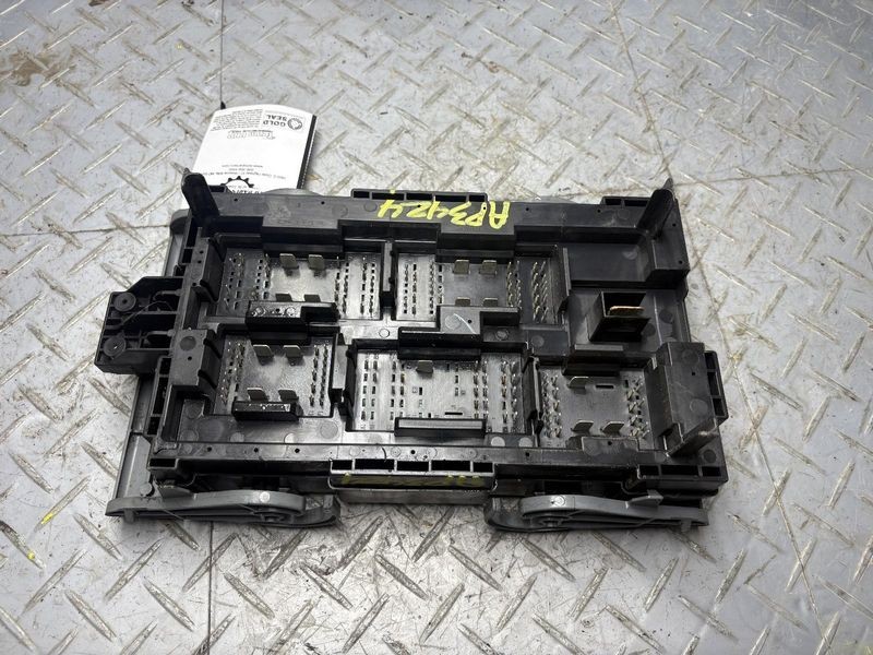 2007-2009 Chevy Silverado 1500 Pickup Engine Fuse Box OEM