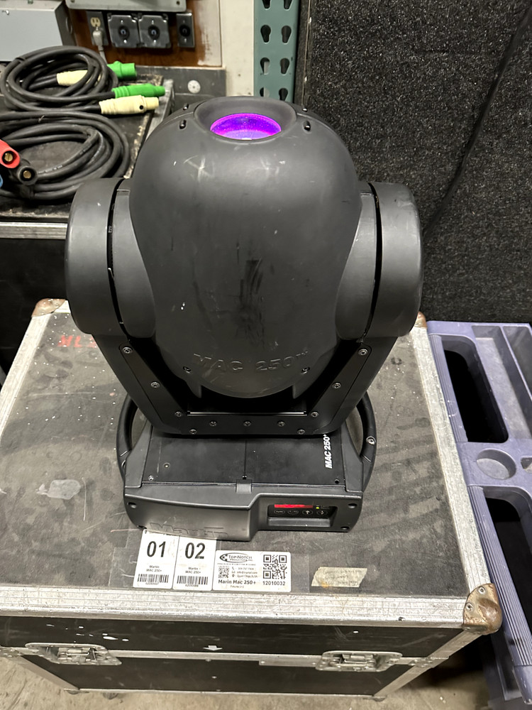 Martin Lighting MAC 250+ Moving Light, 1 Light w/ Road case