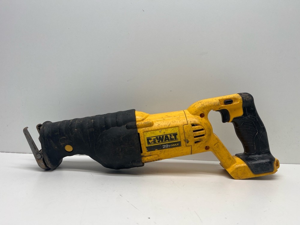 DEWALT RECIPROCATING SAW DCS380 (P28018156)