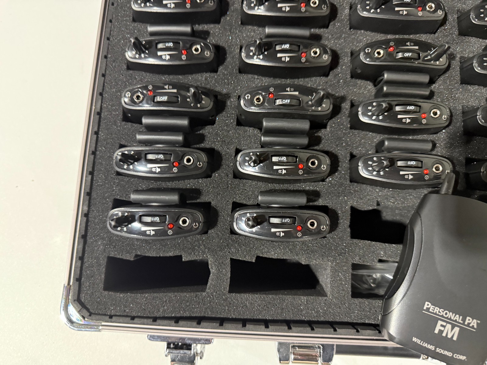 Lot of 30 Williams Personal PA Receiver Tour System R35-8 & 1 Transmitter T36