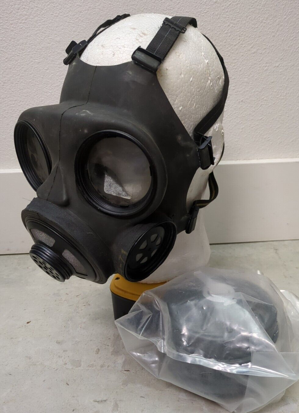 Canadian C3 60mm Gas Mask & New Finnish M61 Filter Triangle Nose Variant Medium