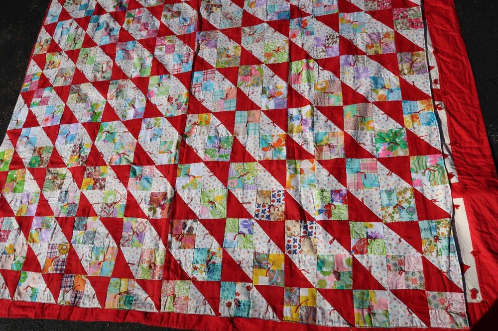 Vtg Patchwork Pattern Tiny Square King Quilt Measures 71x88 In. Beautiful