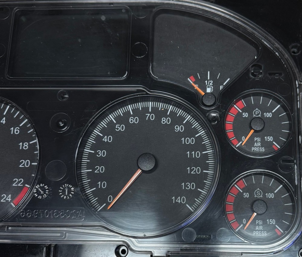 MACK Instrument Cluster/Gauge Panel 21846315 A2C53090404