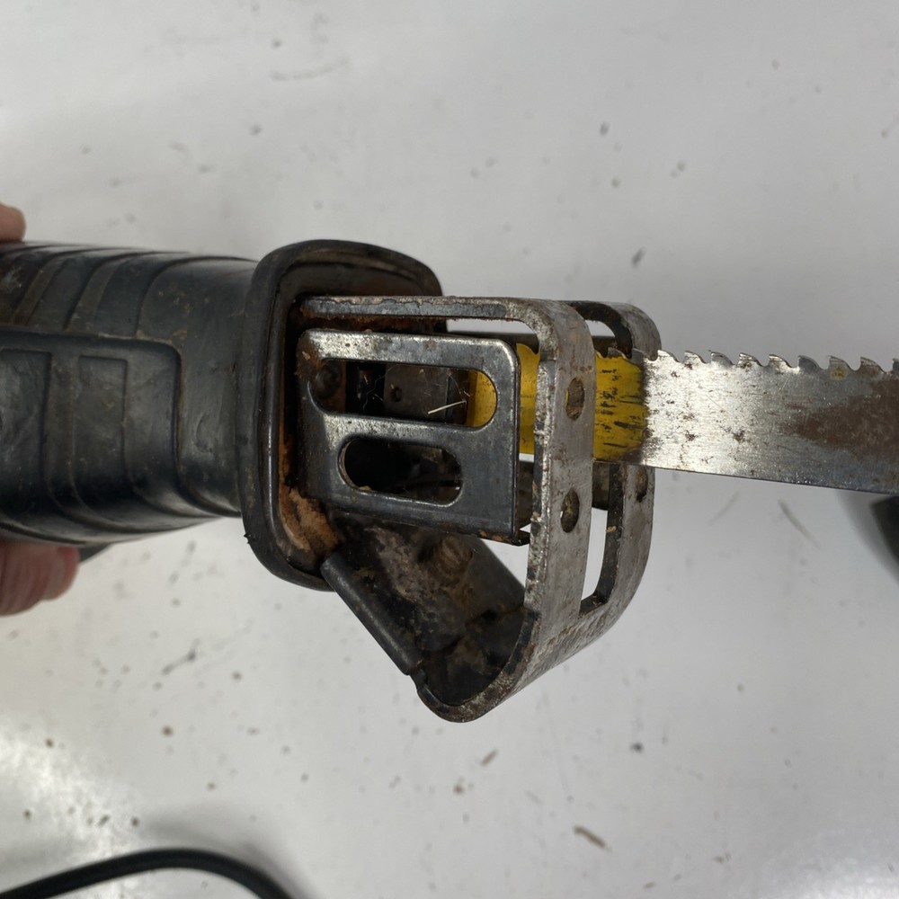 DeWalt DW305 Reciprocating Saw Type 2 WORKS (Read)