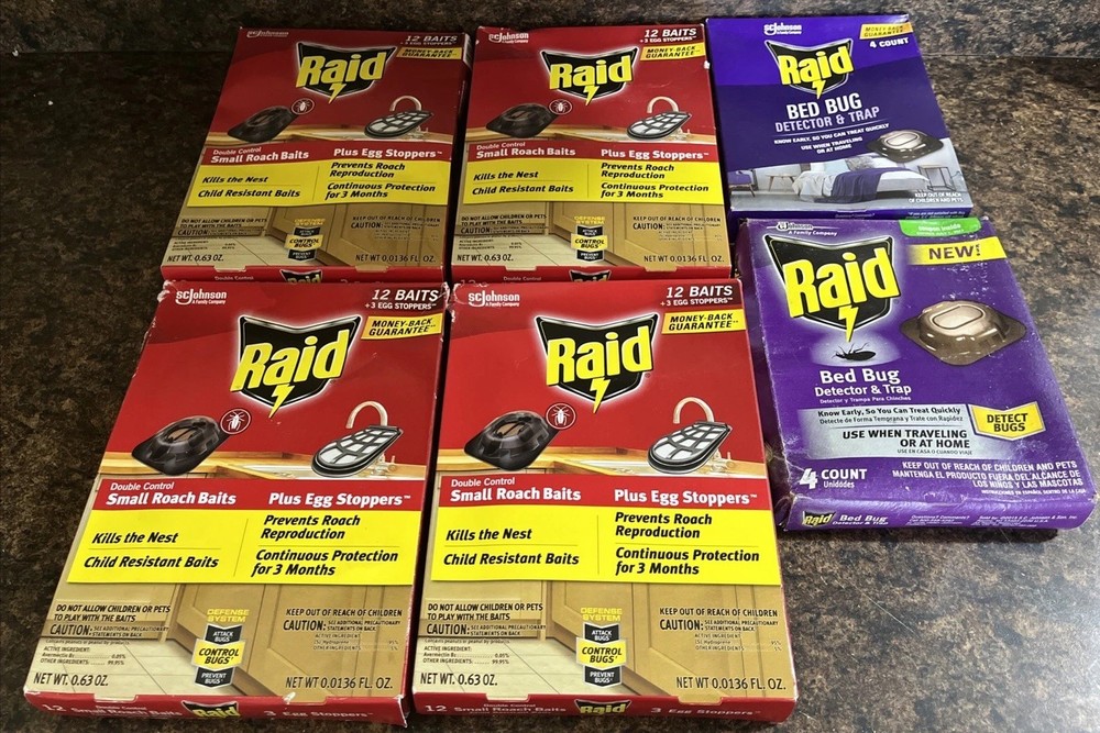 RAID Lot) 4 Small Roach Baits & 2 Raid Bed Bug Detector & Traps
