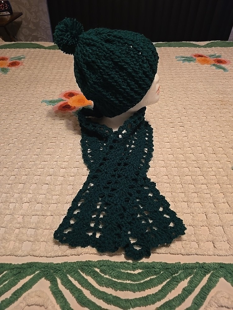 New Green Handmade Hat And Scarf Set