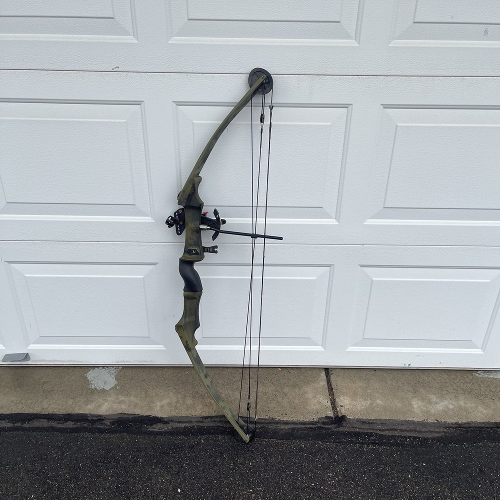 Vintage Bear archery whitetail II compound bow 39" string length