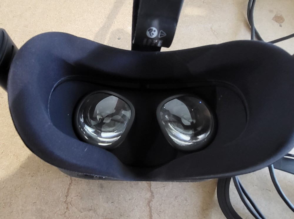 Used Good Condition Oculus Quest 1st Generation 64GB VR Headset No Controller