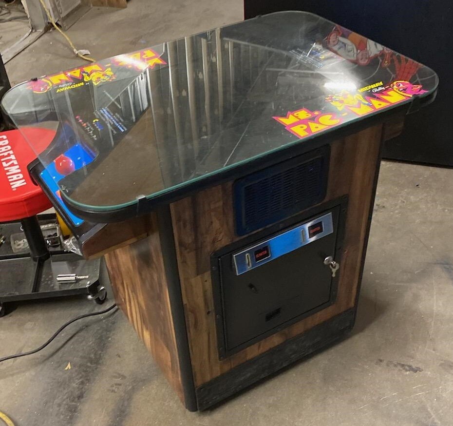 MS PAC-MAN ARCADE MACHINE COCKTAIL TABLE