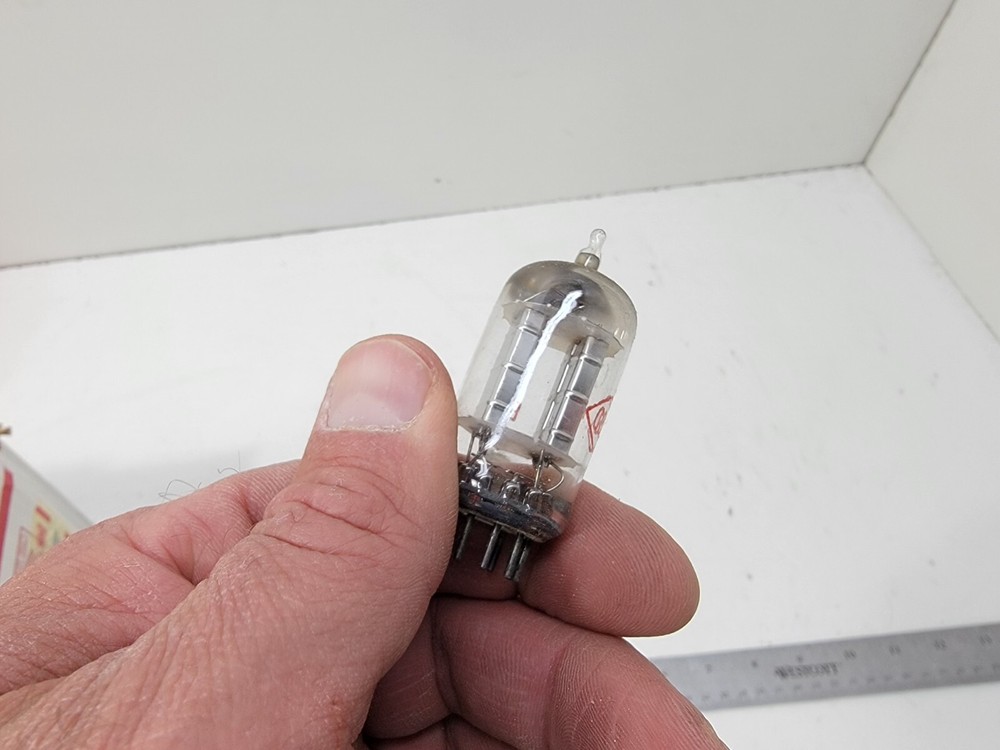 VINTAGE VACUUM ELECTRON TUBE CBS 8CN7