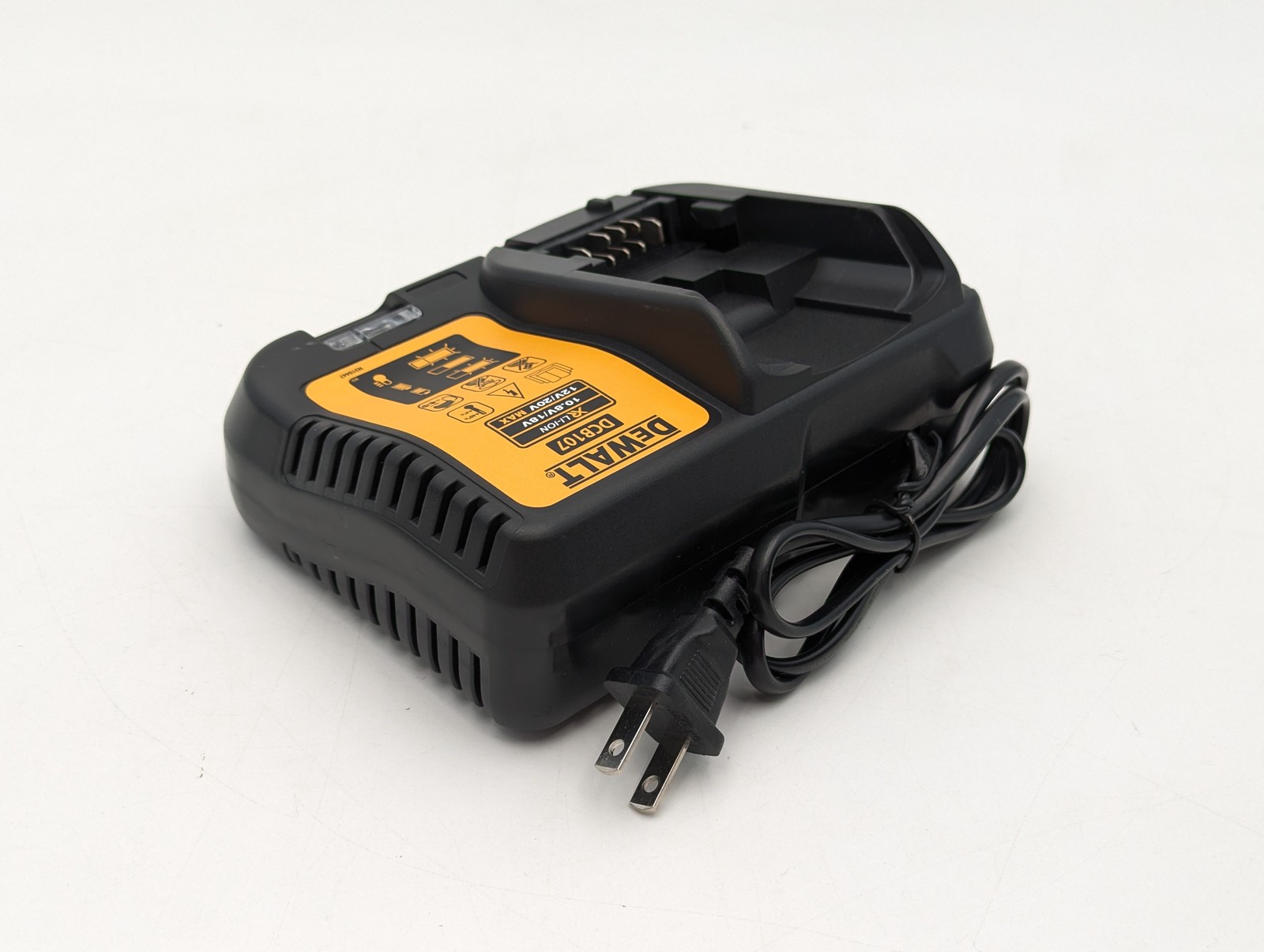 Dewalt DW089LG Laser 3 x 360 12V MAX Green Laser Level w/Battery (089LG) Yellow