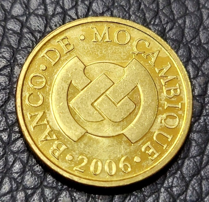 2006 Mocambique 10 Centavos Coin