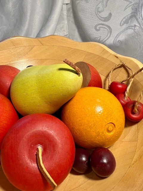 HAND TURNED/CRAFTED WOODEN FRUIT & BERRIES