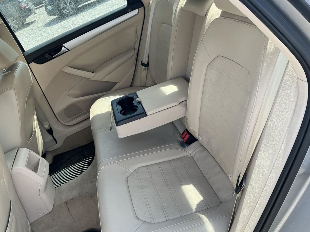 PASSAT 2012 Glove Box 5022168