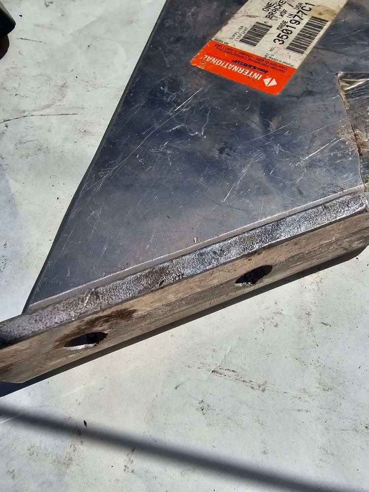 2501977C1 Bracket Mounting Step International