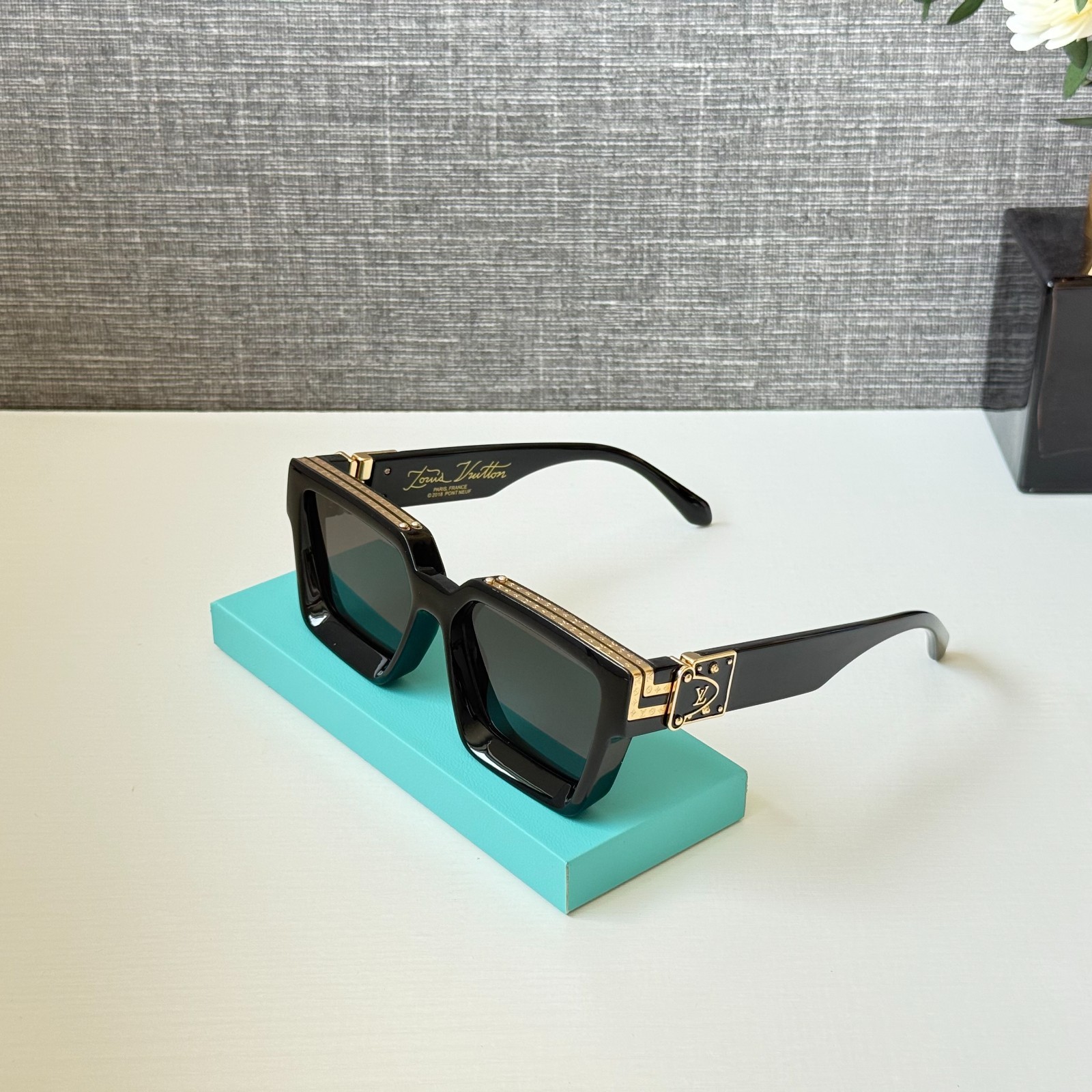 Louis Vuitton Z1165 1.1 Millionaires Sunglasses Black Square Gold LV