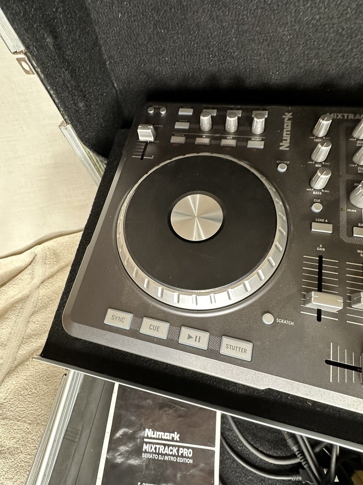 Numark Mixtrack Pro Standalone Streaming DJ Controller With Case