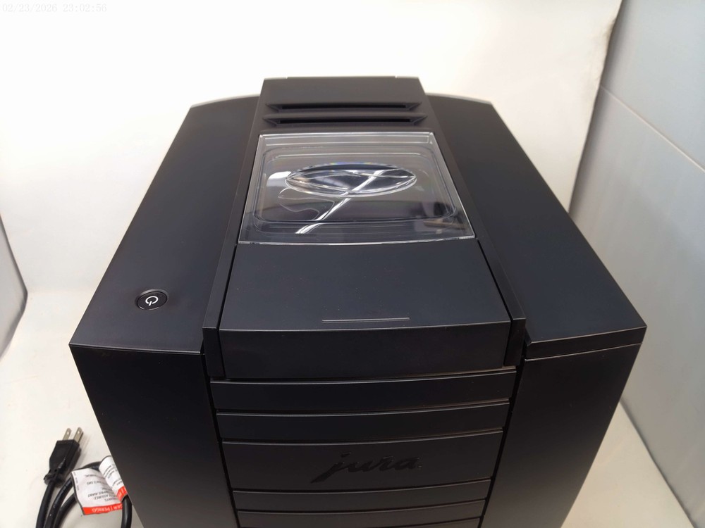 Jura E6 Superautomatic Espresso Machine (Platinum) - Used