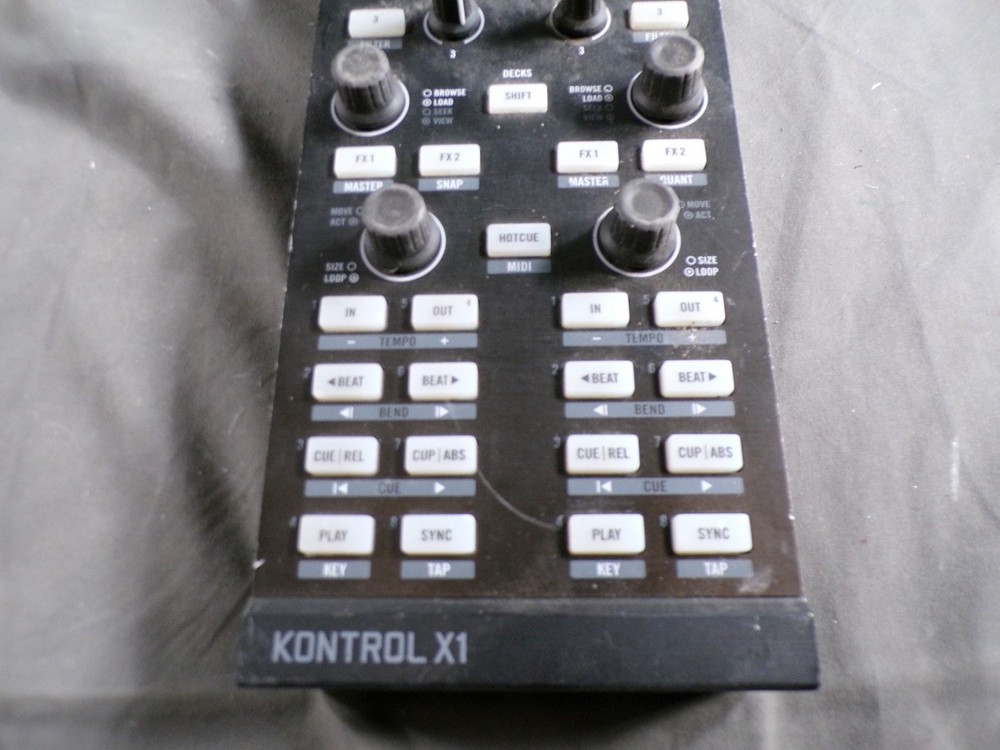 AKAI MPK MINI MK3 25-KEY MIDI KEYBOARD COMPACT CONTROLLER