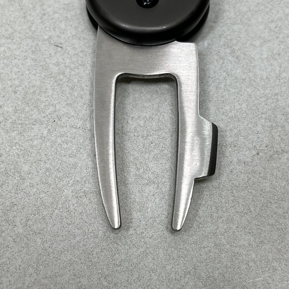Callaway 4-in-1 Golf Multitool Spring Loaded Divot Tool w Ball Marker