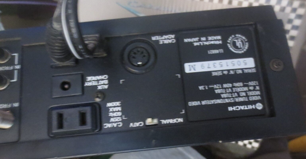 Vintage Hitachi Adjustomatic Random Access Tuner VT-TU8A powers on