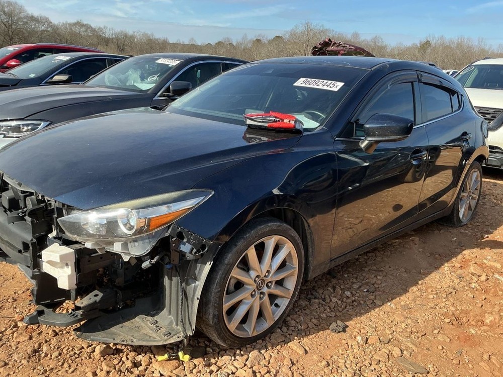 3 2017 Glove Box 4931991