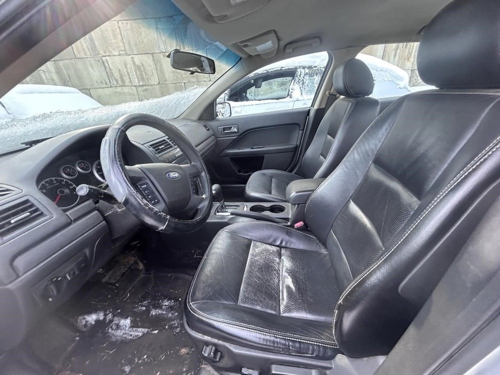 FUSION 2006 Glove Box 1487802