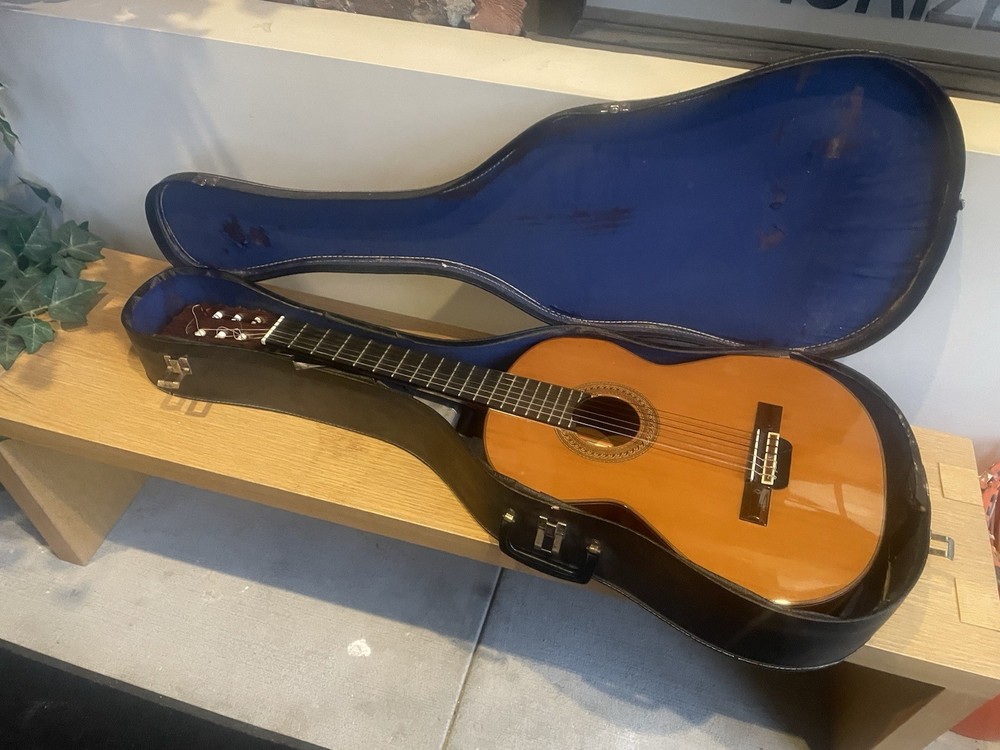 Jose Ramirez R4 Classical Nylon String Guitar