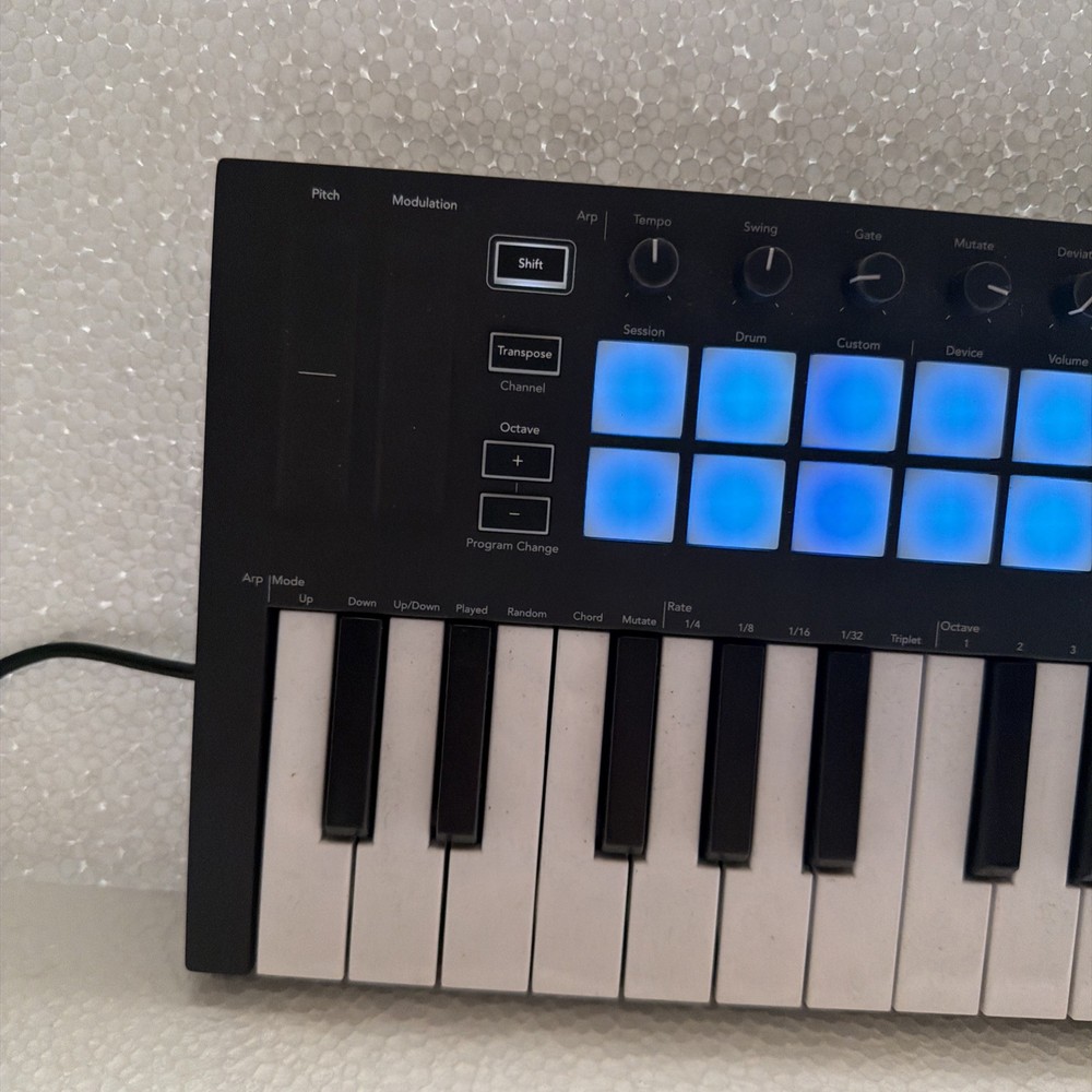 Novation Launchkey Mini Mk3 25 Mini-key Midi Keyboard Controller