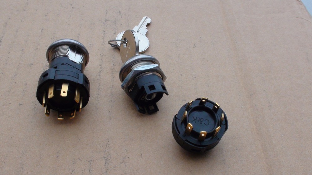 KEY SWITCH 3P2T C & K H200AA2F205NB