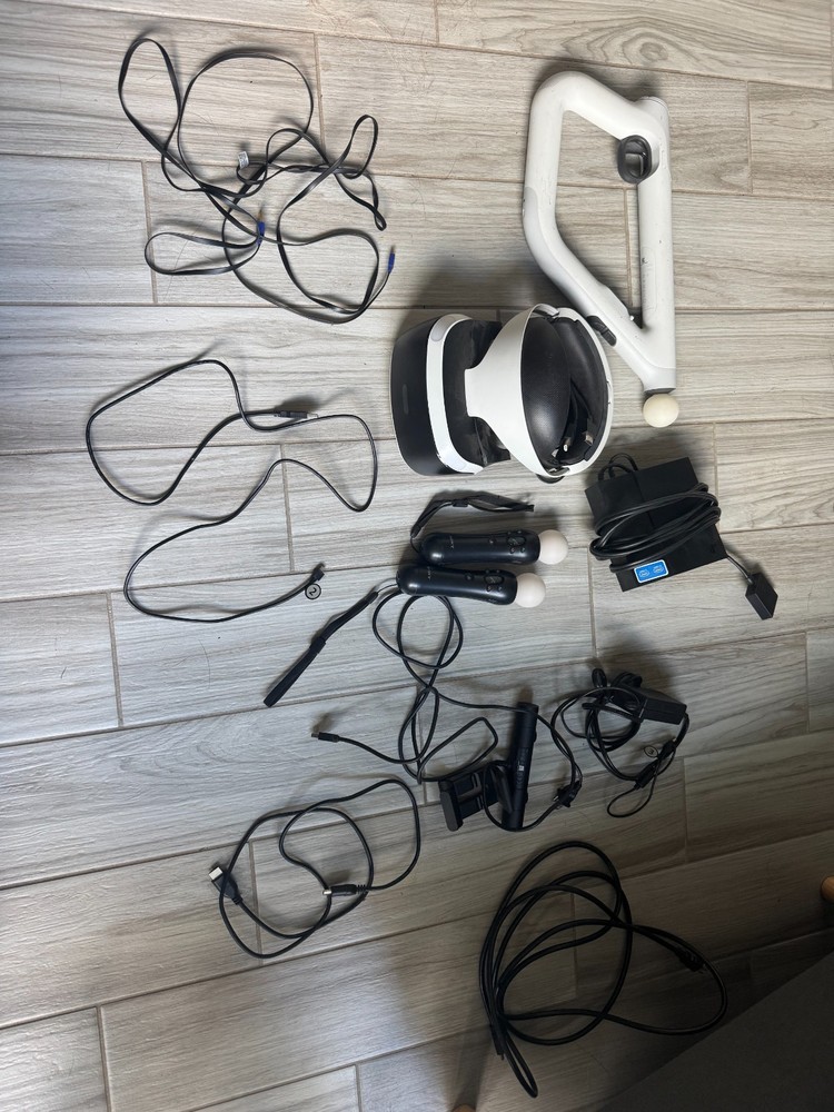 PSVR Complete Bundle w/ 2 Move Controllers + Aim Gun + All Cables – Tested