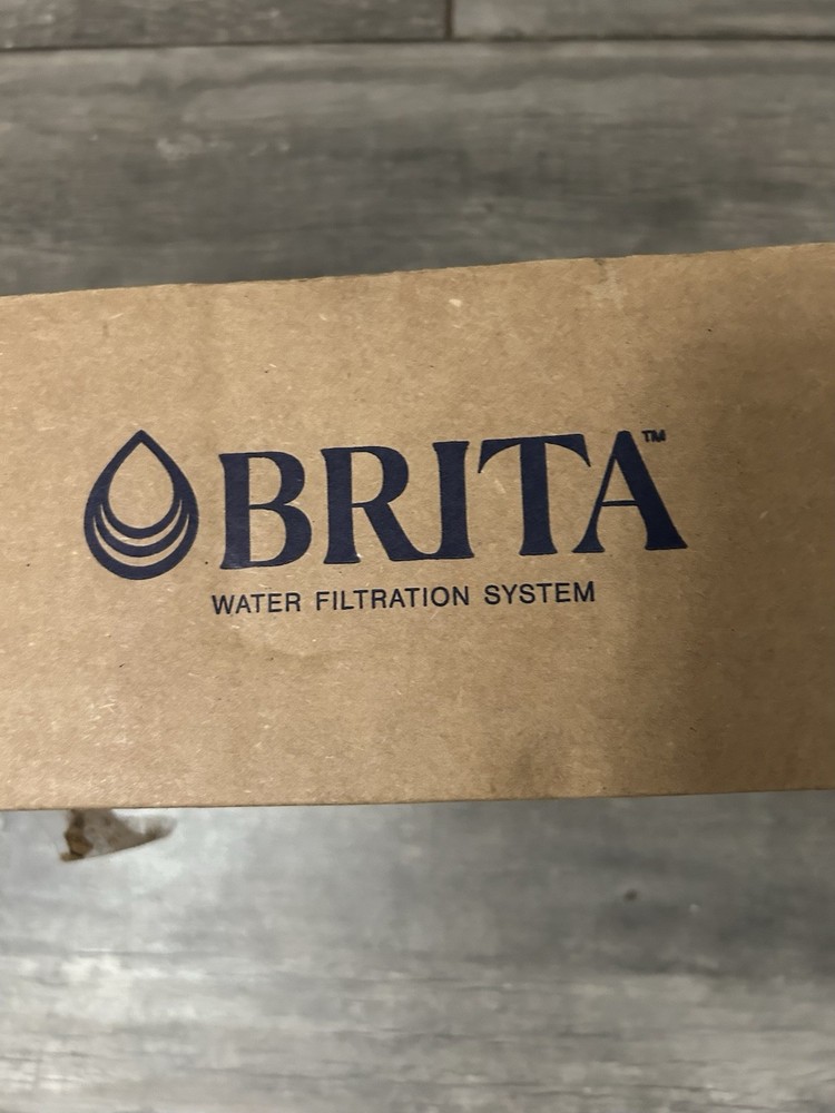 Brita Metro 6-Cup Water Filter Pitcher with SmartLight Filter Indicator - White