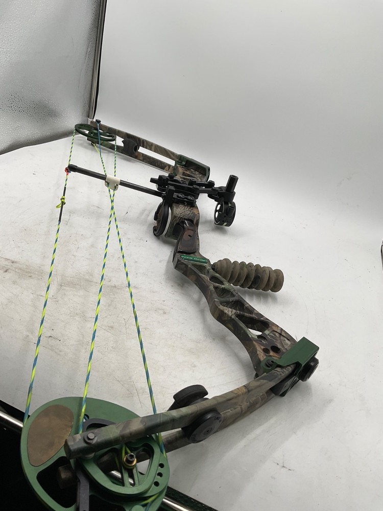 NICE 👍Fred Bear CODE  RH Compound Bow 29IN/70LB