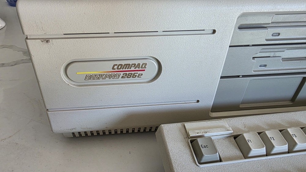 Vintage Compaq 286 E Desk Pro Computer W/ Manuals