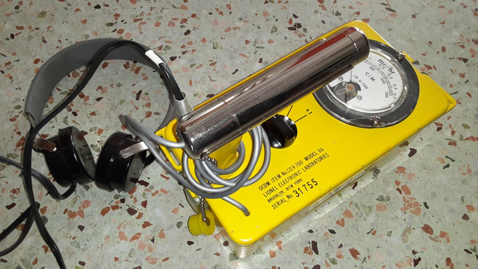 GEIGER COUNTER,, Item No. CDV-700,, model 6b, Lionel Electronic Lab, S/N 31755