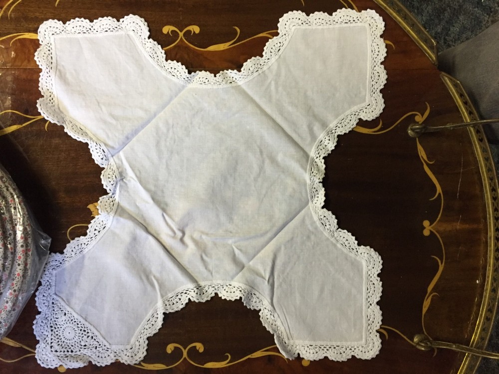 Bread or Bun Basket Liner Embroidered Simple Design