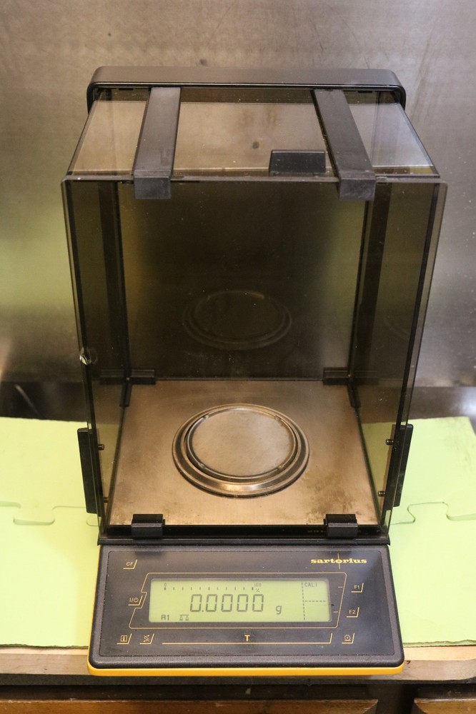 Sartorius AC210S analytical balance