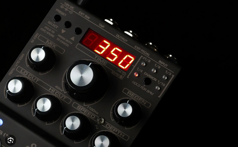 Suhr Dark Discovery Analog Delay Pedal