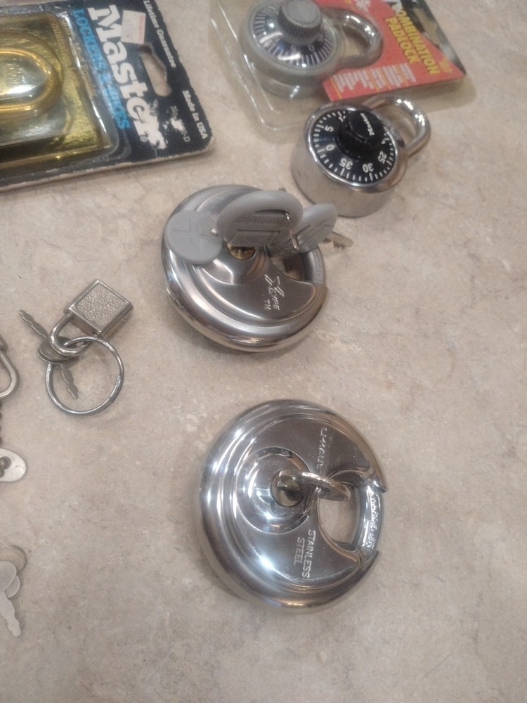 25 Locks, padlocks , Combination Locks - Master Lock No 1 luggage Mixed Lot