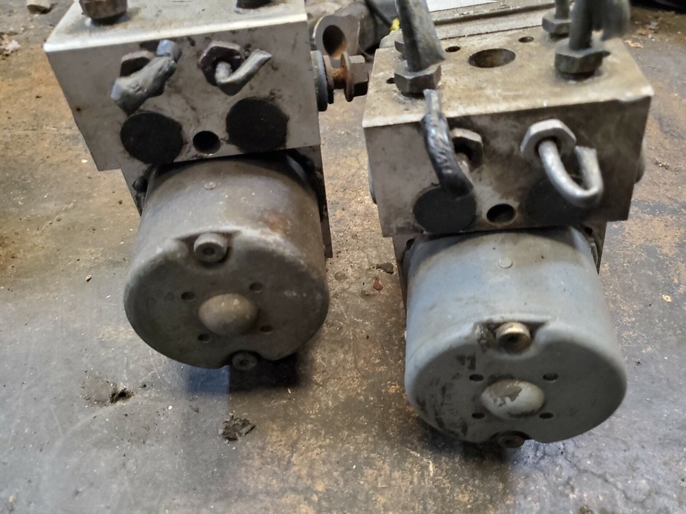2000 2001 2002 2003 2004 2005 CADILLAC DEVILLE SEVILLE ABS PUMP MODULE