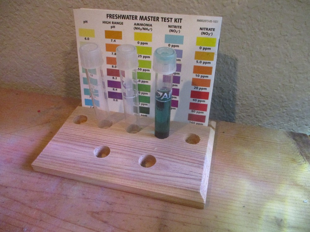 API aquarium test tube holder