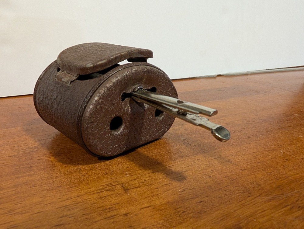 Vintage Razor Blade Sharpener Stropper Metal Crank Handle - Display Only!