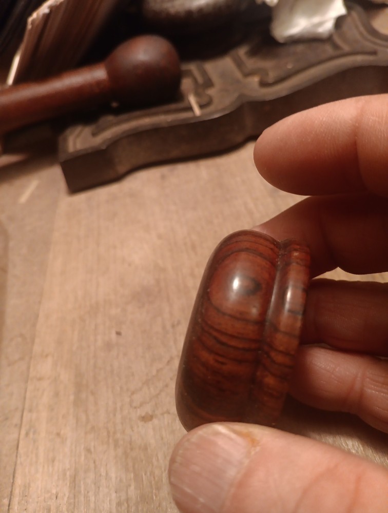 antique treenware Cover Snuff ??