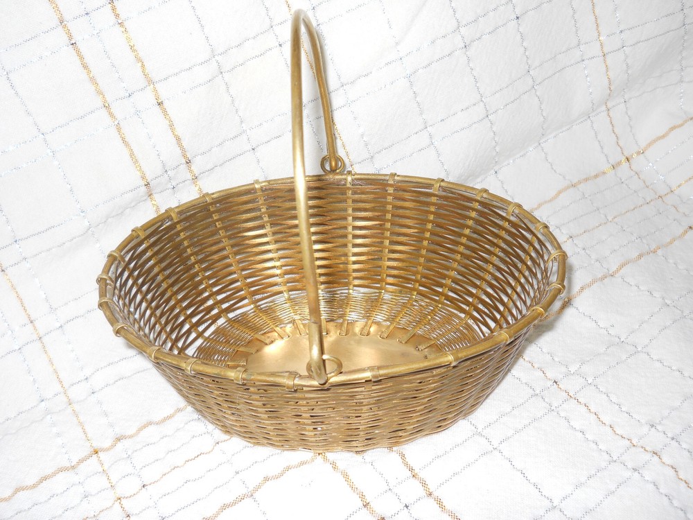 Small Copper or Brass Wire Basket w/handle